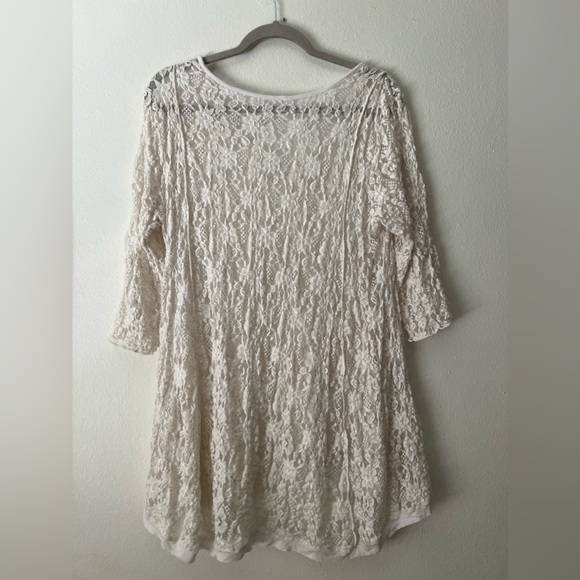 Lace dress - Picture 3 of 7